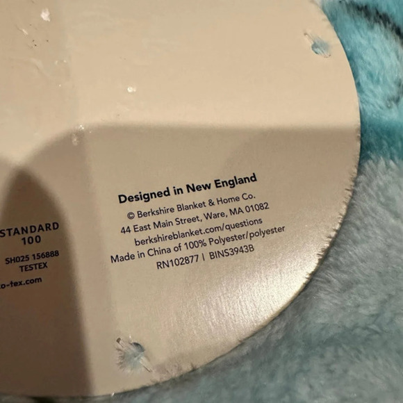 New Berkshire kitty cat creations & Santa clause super soft plush throw 50”x70 - Picture 7 of 8